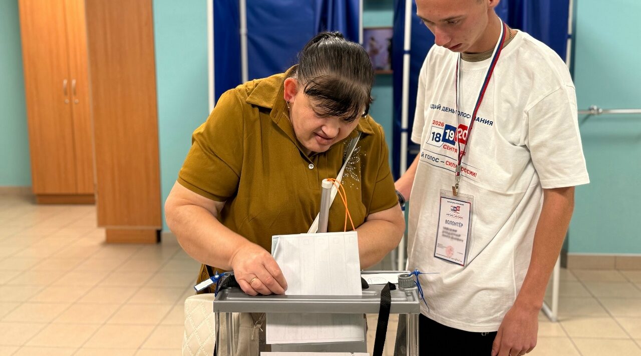 Волонтёры оказали помощь жителям в дни досрочного голосования