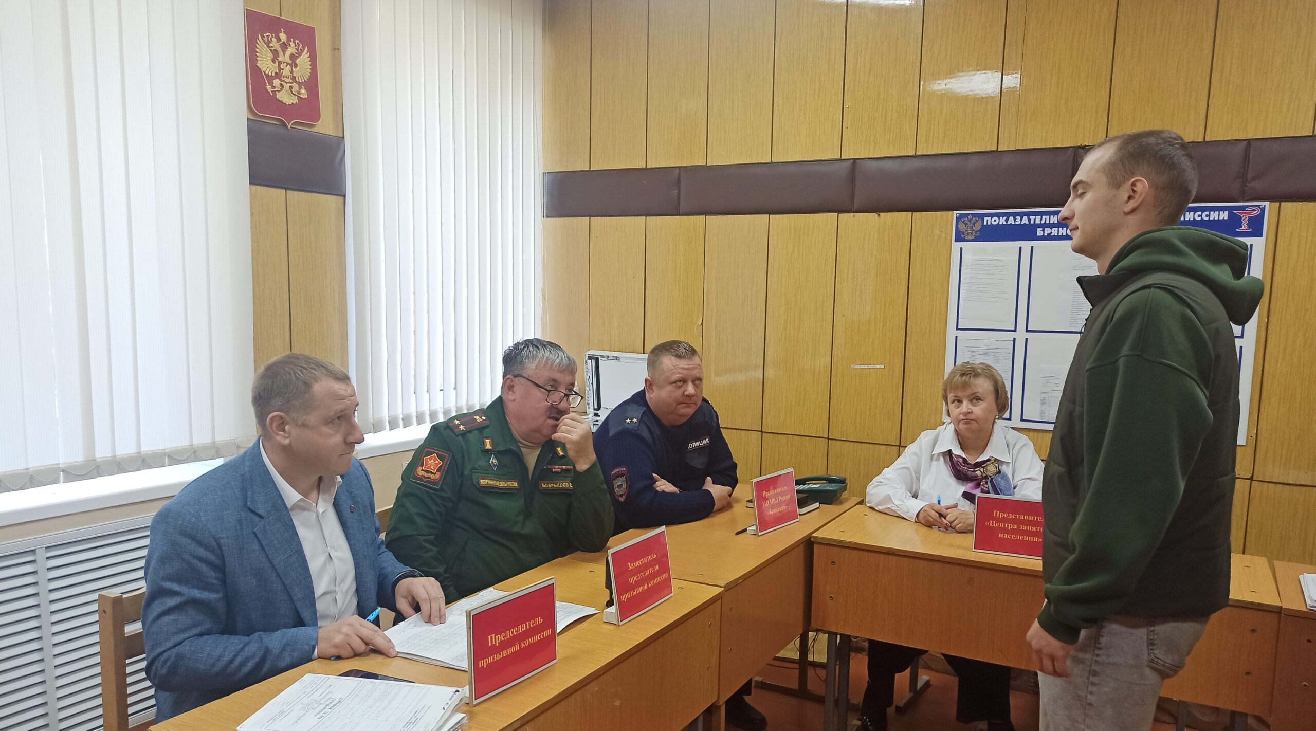 Вернуться повзрослевшими и возмужавшими пожелал призывникам военный комиссар Сергей Бобрышов