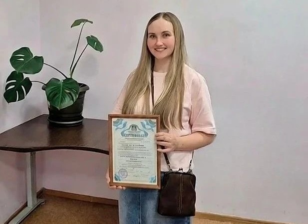 В Брянске многодетной маме вручили сертификат на областной материнский капитал
