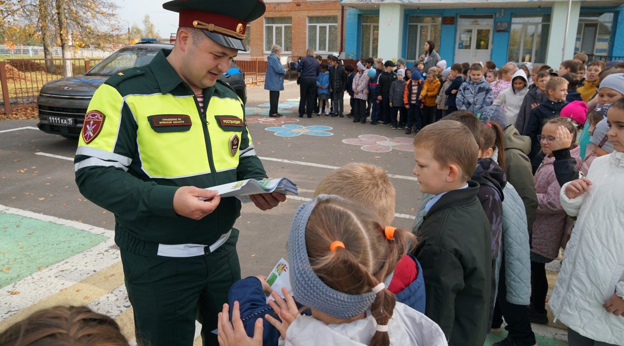 Росгвардейцы провели для школьников урок по безопасности дорожного движения в Брянске