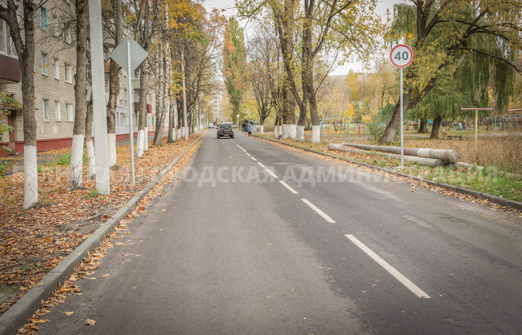На улице Вяземского Володарского района построили две парковки