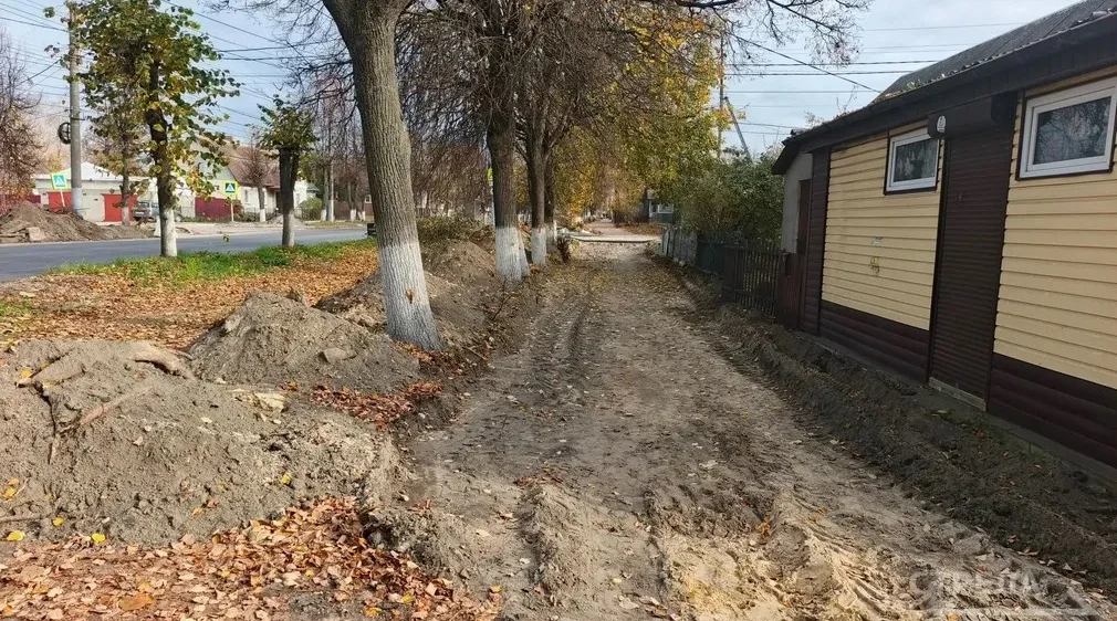 На улице Ульянова Брянска обустраивают тротуары