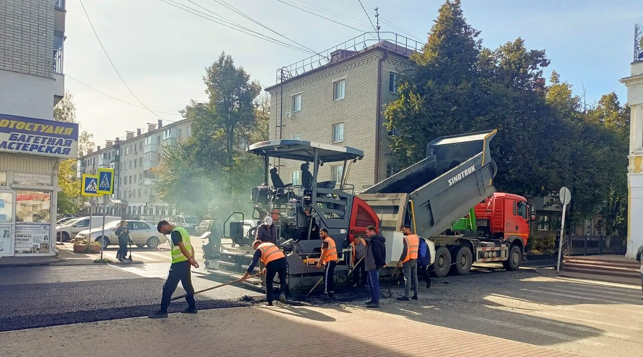 На улице Котовского Брянска уложен верхний слой асфальта